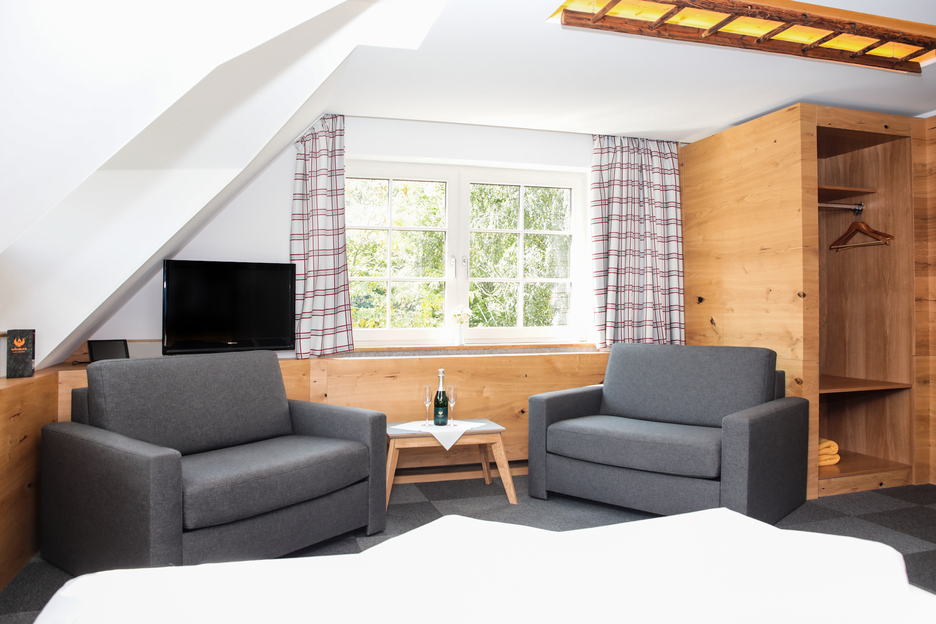 Doppelzimmer204BlickzumFenster Kopie