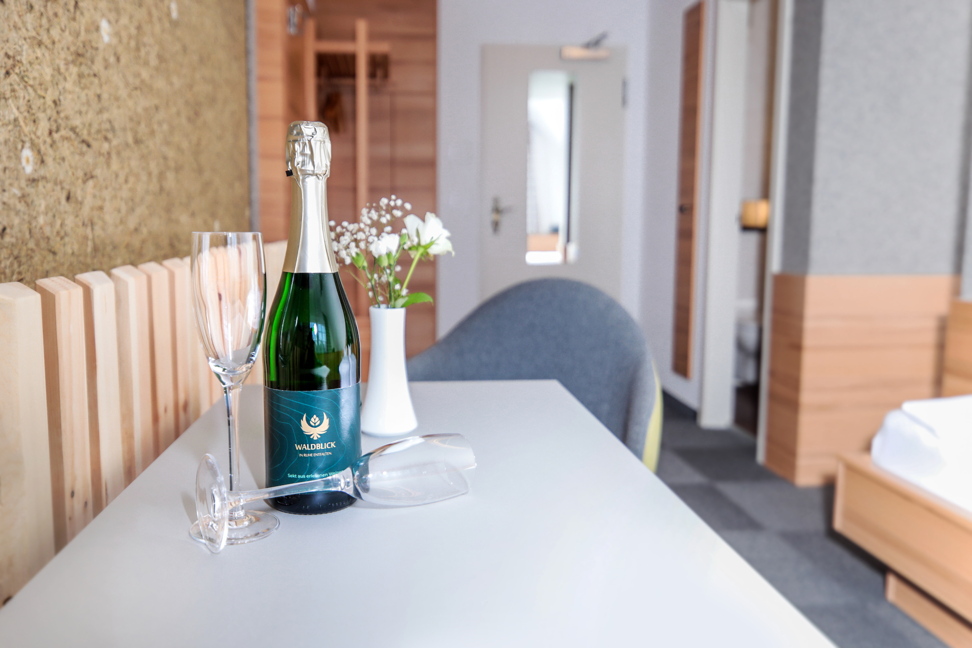 Doppelzimmer215Tisch Kopie